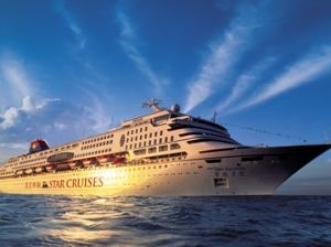 Hàng loạt chuyến tàu du lịch quốc tế đến Hạ Long